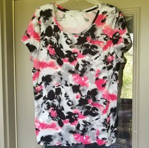 Daisy Fuentes casual tee